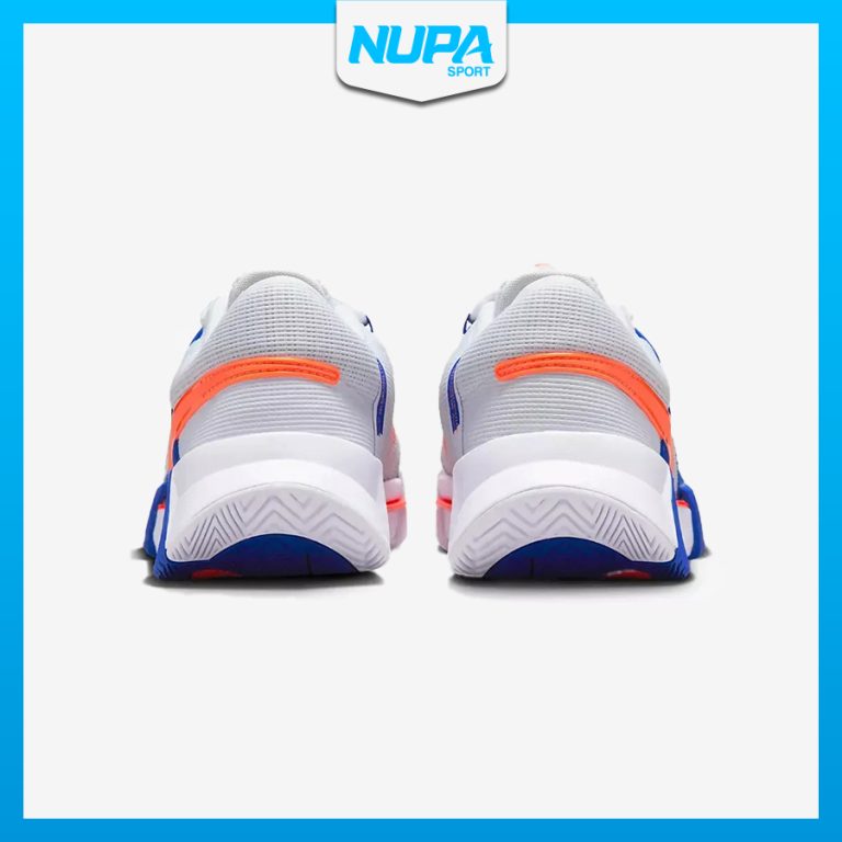 Hãng: Nike Bộ Sưu Tập: Nike GP Challenge 1 Color: Trắng/ Xanh Loại Đế: Sân Cứng. Năm SX: 2025 Ưu điểm: nhẹ, ổn định và hỗ trợ tốt. FB3147-106